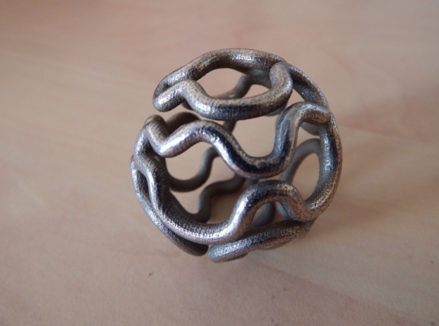 Hamiltonian path on a truncated icosidodecahedron in Polished Bronzed Silver Steel
