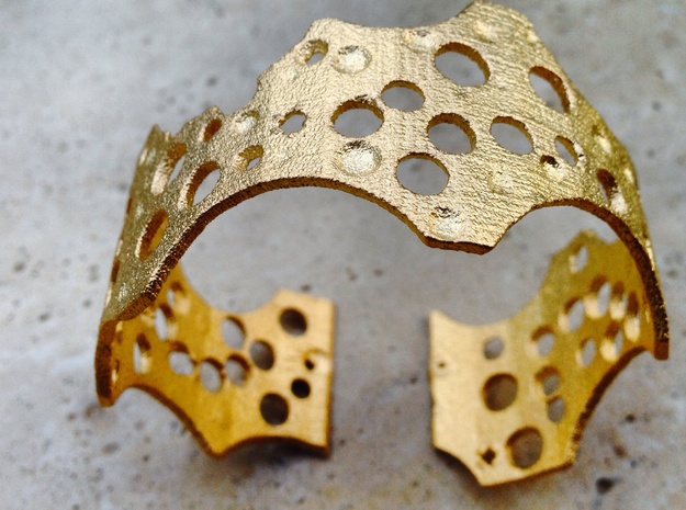 Barnacle cuff (small/medium, loose fit) in Polished Gold Steel