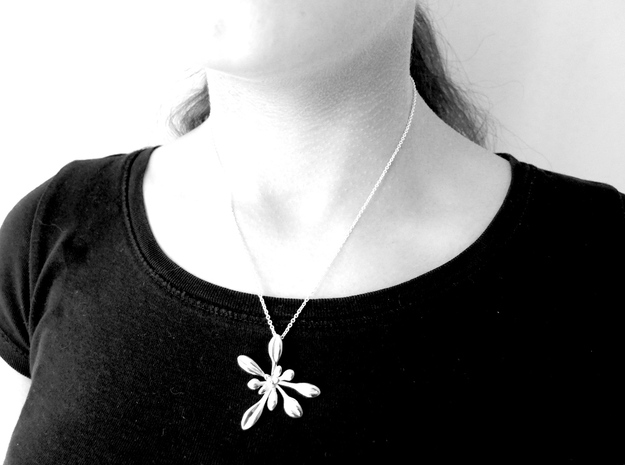 Large Arabidopsis Rosette pendant in Polished Silver