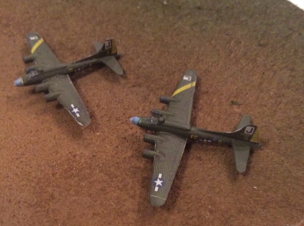1:700 Scale B-17F Flying Fortress (4x) in Tan Fine Detail Plastic