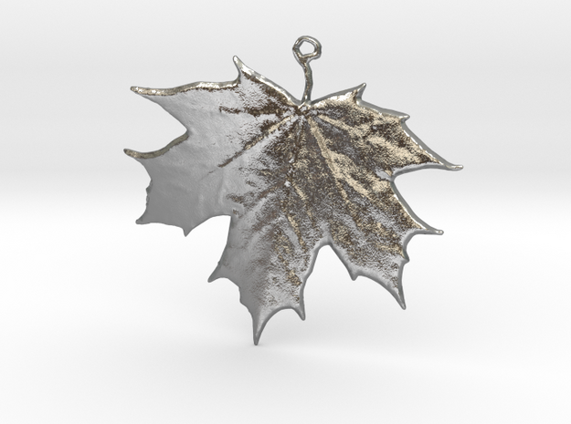 Lucky Maple Leaf in Natural Silver