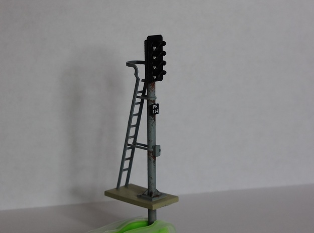 Pair of OO scale 4 Aspect Signals With Pole 1:76 in Smooth Fine Detail Plastic