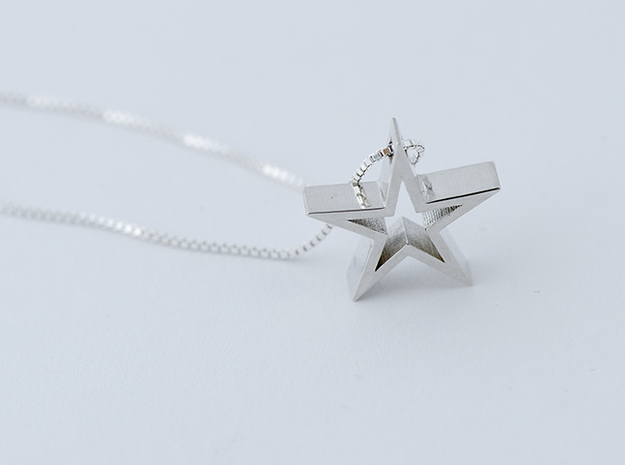 Shining Star Pendant in Polished Silver