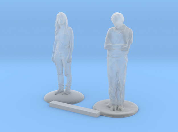 S Scale People Standing in Tan Fine Detail Plastic