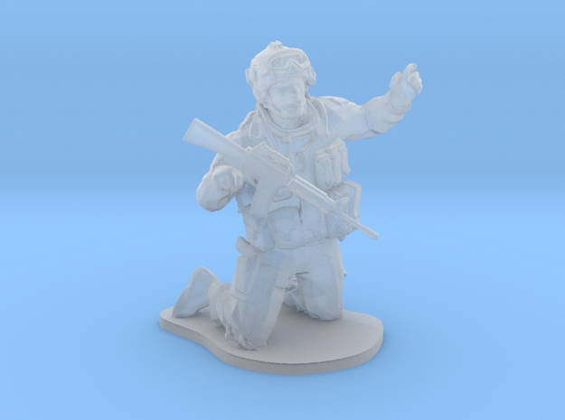 Modern soldier on knees esc: 1/64 (28 mm) in Tan Fine Detail Plastic
