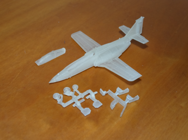 040A CASA C-101 Aviojet 1/144 in Tan Fine Detail Plastic