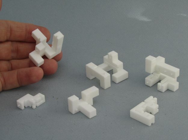 Titan – Interlocking Cube Puzzle w/ Pegs and Slots in White Natural Versatile Plastic