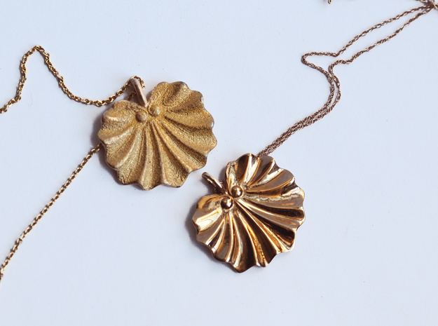 Seashell Fan Pendant in Polished Gold Steel