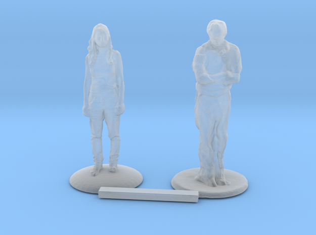 O Scale People Standing 2 in Tan Fine Detail Plastic