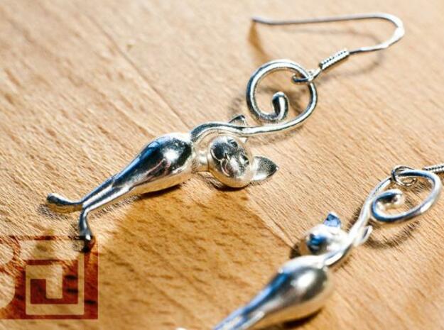 Kitten earrings looking back in Polished Silver