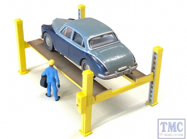 4 Post Car Lift (X 4 kits) in Smooth Fine Detail Plastic
