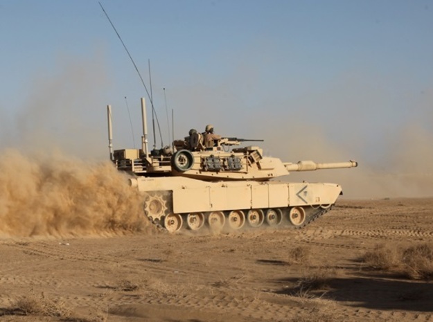 Abrams M1A1 MBT SET OF 9  in Tan Fine Detail Plastic: 1:700