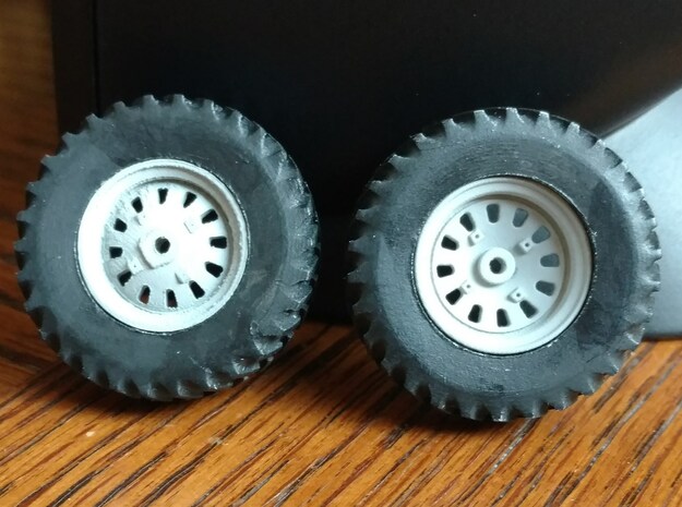 1/64 Scale 42" Red 86 88 Rear Cast Wheels & Tires in Tan Fine Detail Plastic