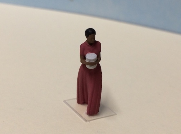 African American Female Walking Long Dress w/Pot in Clear Ultra Fine Detail Plastic: 1:87 - HO