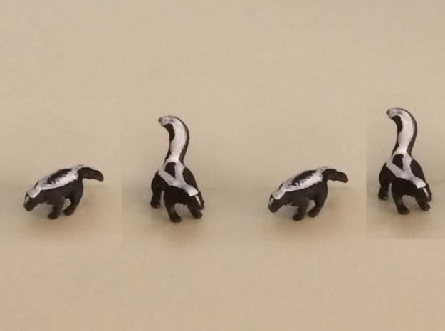 Skunk Adults Set in Smoothest Fine Detail Plastic: 1:64 - S