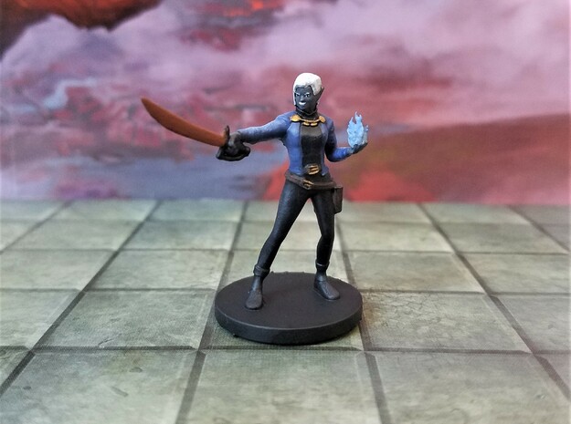 Elf Female Hexblade Warlock in Tan Fine Detail Plastic