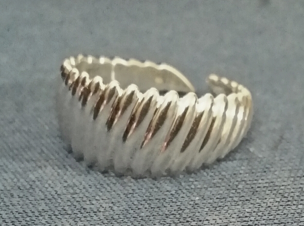 Large twisted ring [sizable ring] in Polished Brass