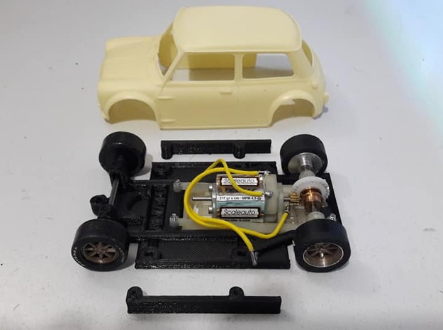 Chassis for LOW Austin 1000 1:24th GEORGE TURNER in White Natural Versatile Plastic