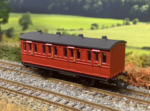 Red Composite Coach N Gauge  in Smooth Fine Detail Plastic