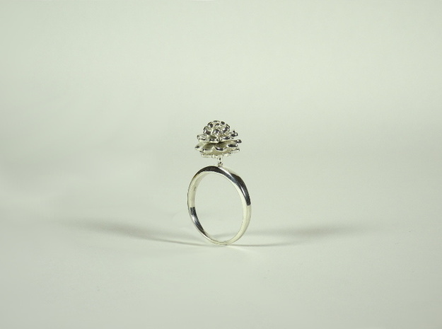 Ring with one small flower of the Dhalia in Rhodium Plated Brass: 7.25 / 54.625