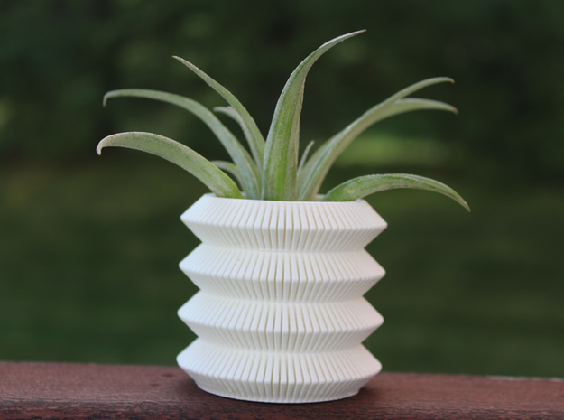 Perforated coil planter in Glossy Full Color Sandstone