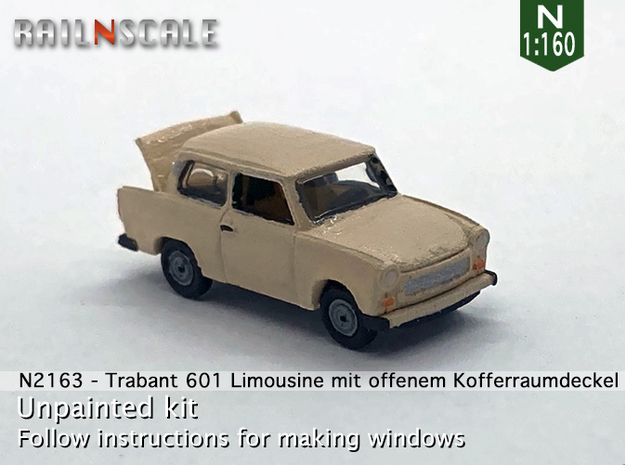 Trabant 601 mit offenem Kofferraumdeckel (N)
