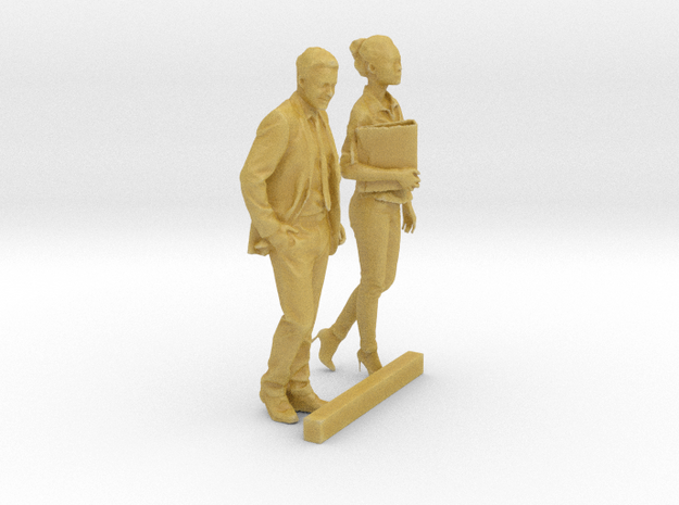 O Scale Walking Man & Woman in Tan Fine Detail Plastic