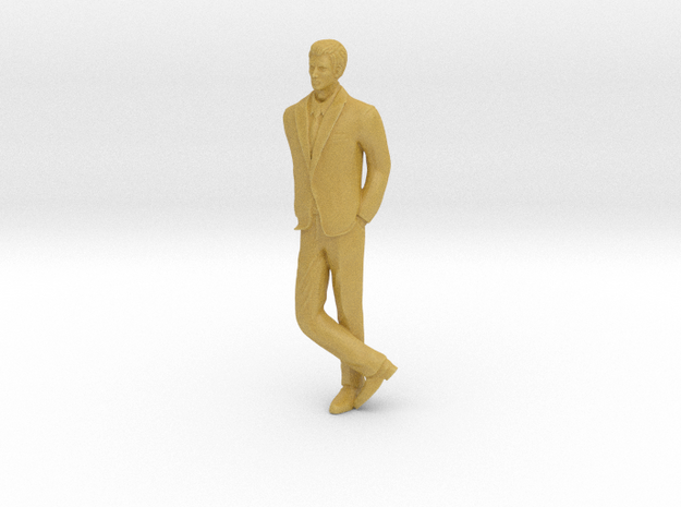 Man Leaning 16th in Tan Fine Detail Plastic