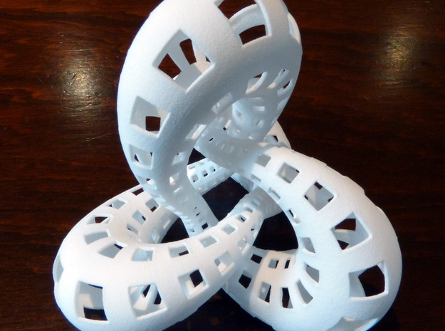 Symmetric figure 8 knot in White Natural Versatile Plastic