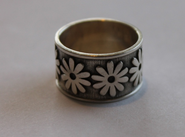 31 Daisy ring Ring Size 7 in Polished Silver