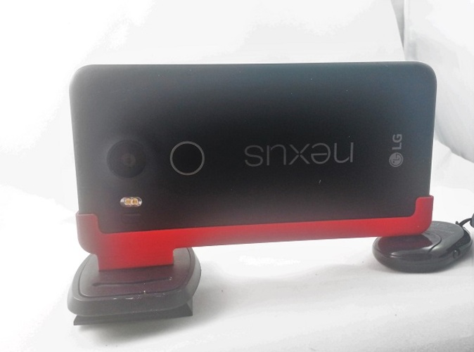 Nexus 5X in mount (no custom text)