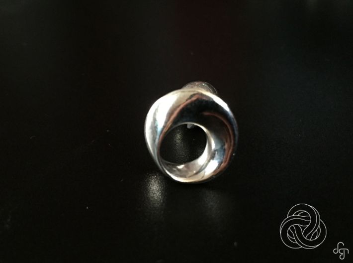 Möbius Cufflinks 3d printed Front [Polished Silver]