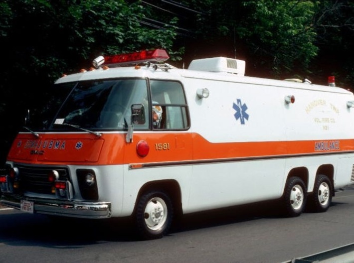 1/64 Scale 1975 Big Ambulance 3d printed 