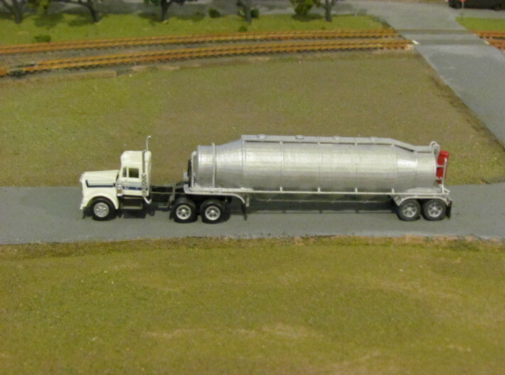 HO 1/87 Dry Bulk Trailer 03 with cyclone 3d printed A customers painted model.