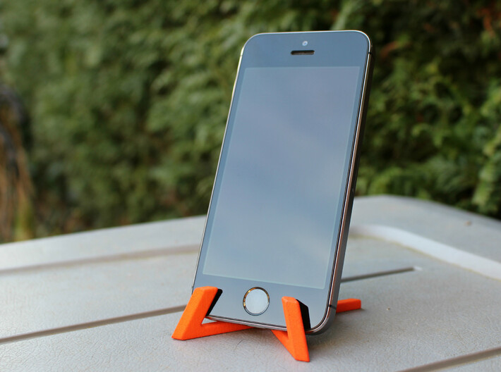 Universal Tablet + Smartphone Stand 3d printed iPhone 5S on stand