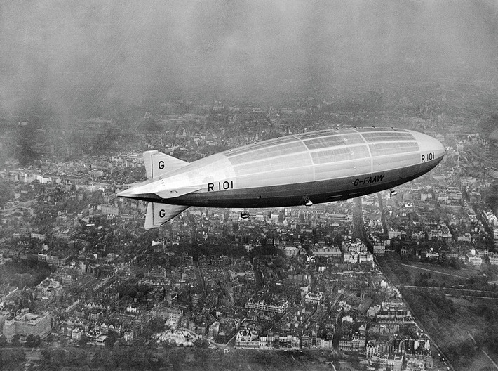 R101 1/1250th scale With Stand 3d printed R101 First test flight over London