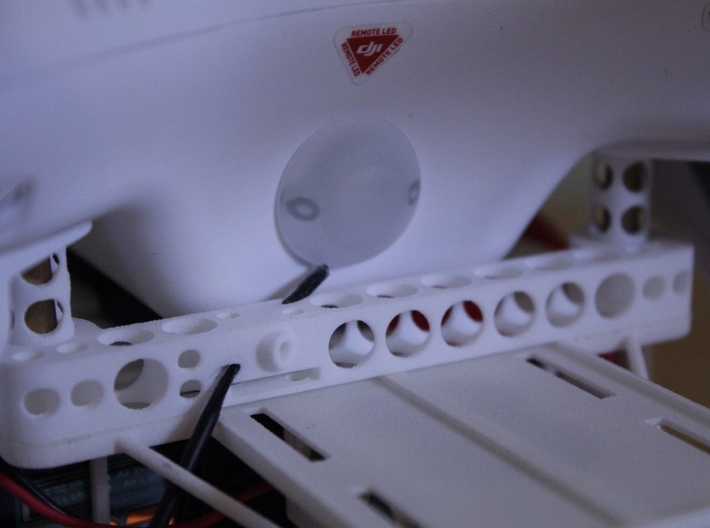 DJI Phantom FO-OSD (Fibre Optic OSD) - d3wey 3d printed Rear mount with fibre optic cable attached