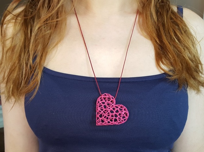 Voronoi Heart pendant (version 1) 3d printed