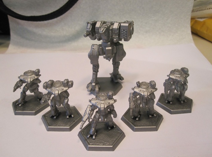 Quenn Tactical Armor Squad 3d printed Photo sent in by a customer showing the quenn in frame with a neugen battle walker with optional weapons pod