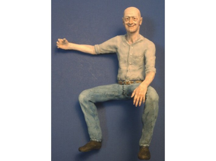 Bald Guy sitting SE scale 3d printed 