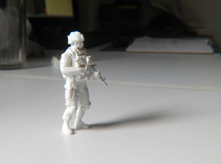 Modern Soldier Standing Esc: 1/24 3d printed