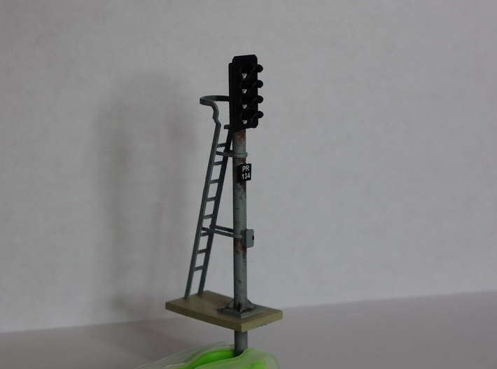 Pair of OO scale 4 Aspect Signals With Pole 1:76 3d printed Model finished and painted