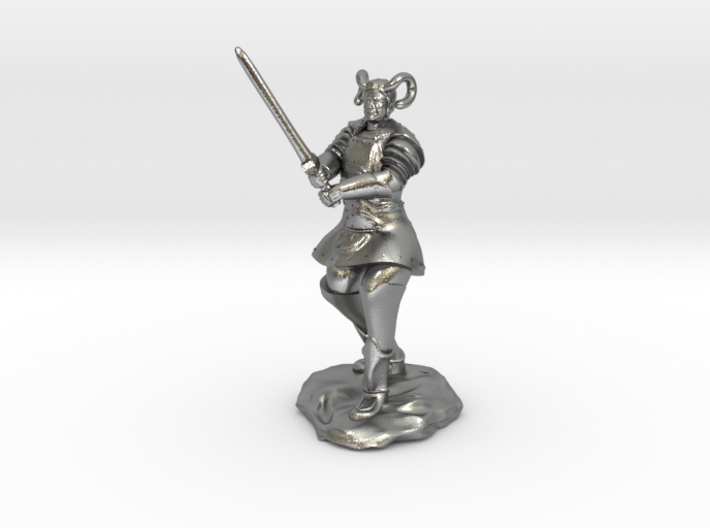 Tiefling Paladin in Platemail with Greatsword 3d printed