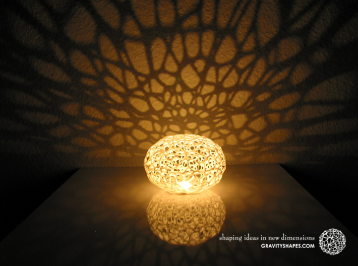 Voronoi Pearl Light Lamp No. 2 (10,5 cm) 3d printed This shows the little version (8 instead of the 10.5 cm) lamp version.