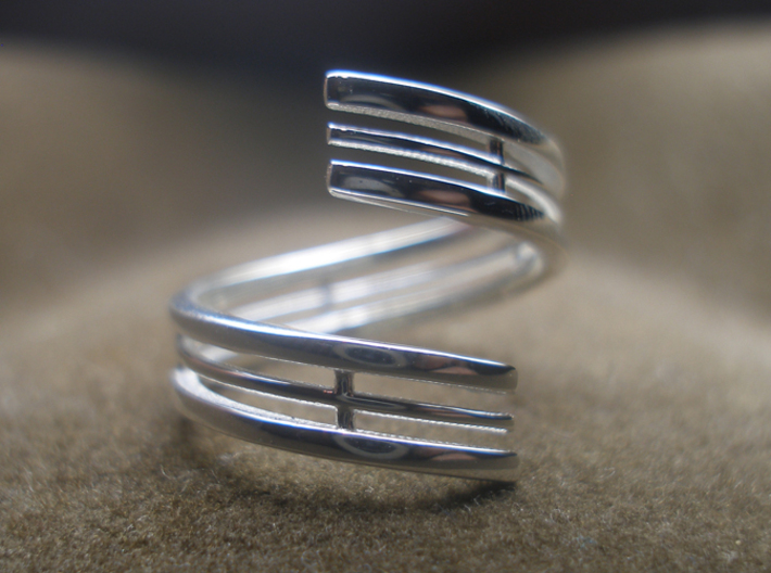 Bars &amp; Wire Ring Size 7½ 3d printed Photo of the ring from the top, printed in sterling silver.