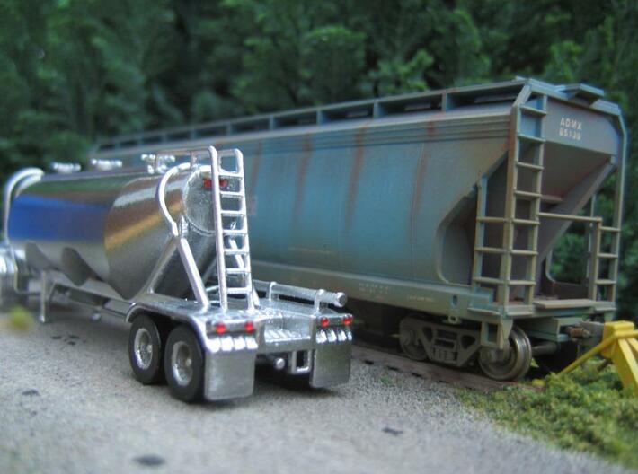 HO 1/87 Dry Bulk Trailer 11 - Heil 1040 Superjet 3d printed I used an auto-paint, filler/primer & sanded it smooth with wet & dry paper. The tail lights are 1mm diameter 'jewels'.