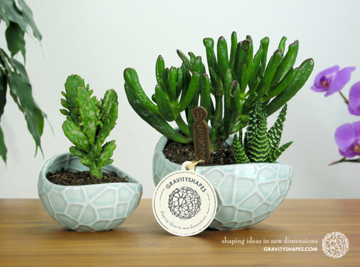 Porcelain Plant-pot in Water-Look (size small) 3d printed Porcelain Plant-pot in Water-Look (size small and XL - Gloss Celadon Green)