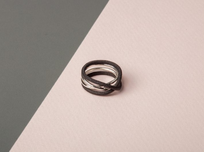 rollercoaster - internal ring 3d printed pictured material: polished silver and black matte steel