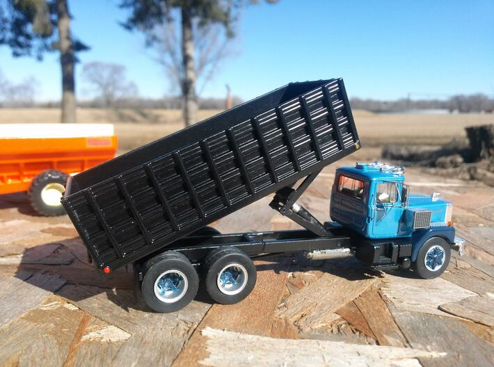 22ft Omaha Standard Grain Box 1/64th 3d printed Truck and frame not included, pictures show 20ft bed