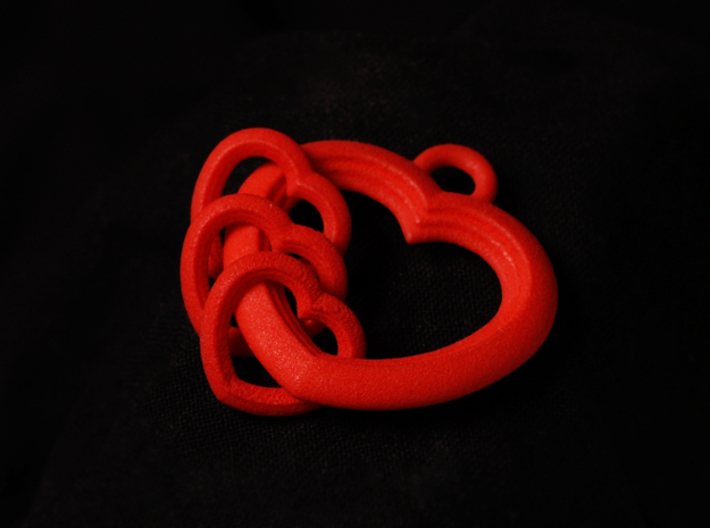 Linked Heart Pendant 3d printed 